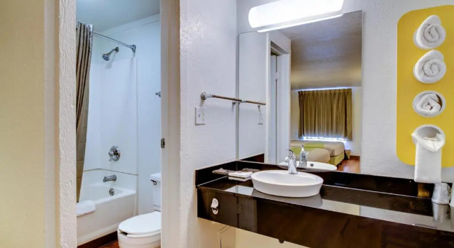 Четырёхместный номер Standard Rodeway Inn Baltimore West