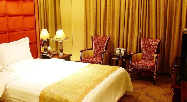Kunming He Ri Jun Hotel, Rezerwuj Hotel Hotele w Kunming z parkingiem, Parking