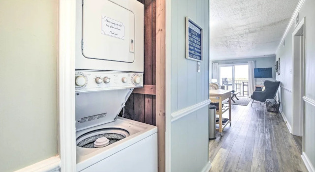 Апартаменты с 3 комнатами с балконом Cozy Ocean Isle Beach Condo, Steps to the Beach!