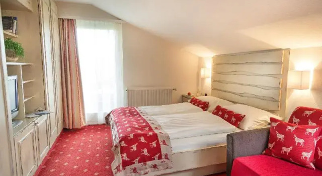 Четырёхместные апартаменты с балконом MONDI Hotel Axams