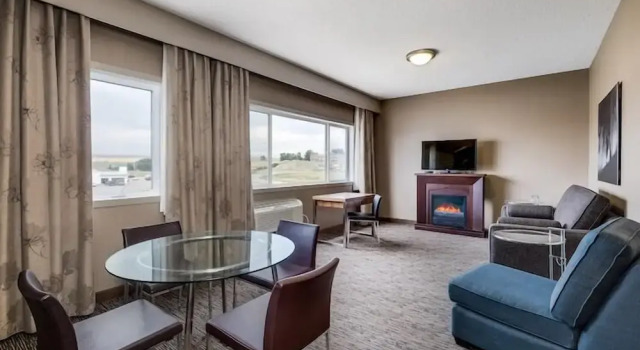 Люкс с 2 комнатами Heritage Inn Hotel & Convention Centre - Pincher Creek