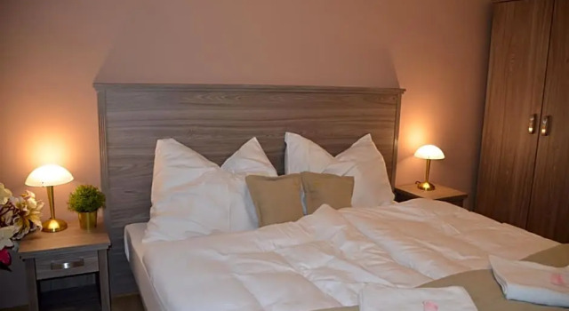 Chatky Sázava, Rezerwuj Hotel Hotele w Central Bohemia z parkingiem, Parking