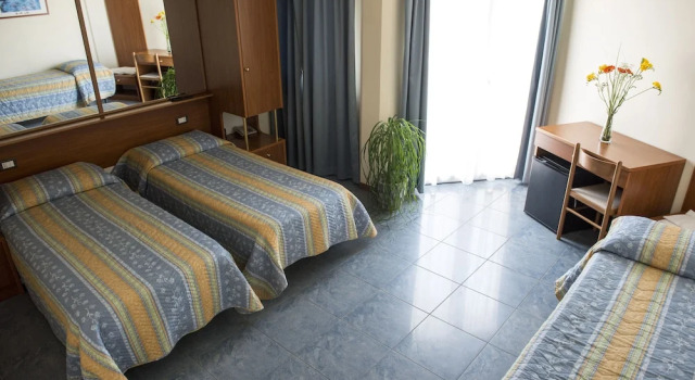 Трёхместный номер Standard с балконом Hotel Gabbiano