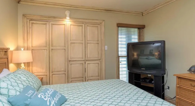 103 Las Brisas Poolside Condo 3 Bedroom Condo by RedAwning, Rezerwuj Hotel Hotele w Padre Island z parkingiem, Parking
