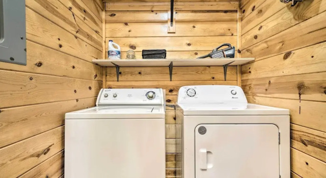 Broken Bow Getaway Covered Deck, Grill and Fire Pit, Buchen Sie Ferienhaus Villen in Oklahoma, Villa