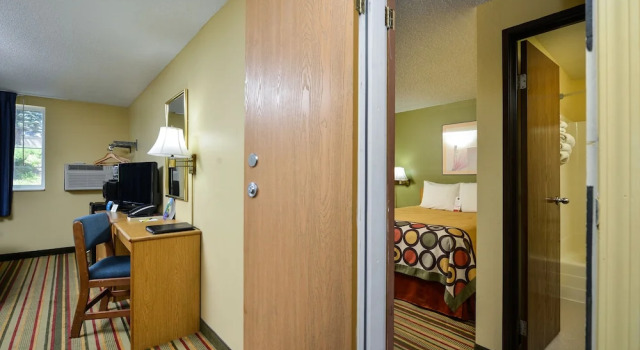 Четырёхместный номер Standard Super 8 by Wyndham Minot Airport