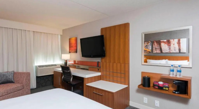 Номер Standard Sonesta Hotel Grand Rapids Airport
