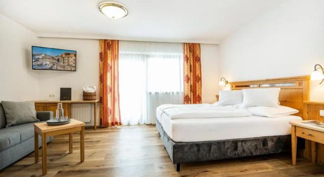 Четырёхместный номер Standard с балконом Hotel Vorderronach Sommer-Joker-Card in Saalbach & Parkplatz