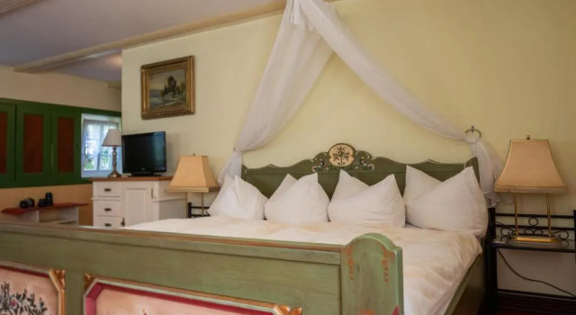 Двухместный номер Standard с видом на сад Romantik Hotel Zum Lindengarten