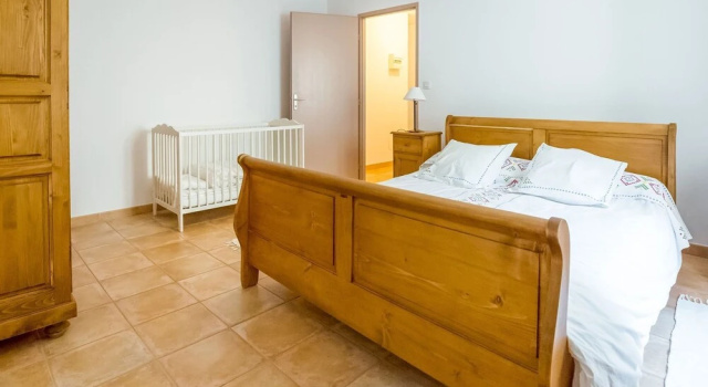 Charming Holiday Home In Montclus with Terrace, Réserver Hôtel Montclus Gard