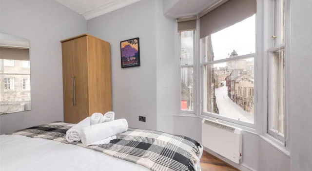 F&O Apartments - 1 bedroom Royal Mile apt Stunning castle view Sleeps 2, Забронировать Апартаменты/квартира Эдинбург Midlothian, рядом с Национальный музей Шотландии