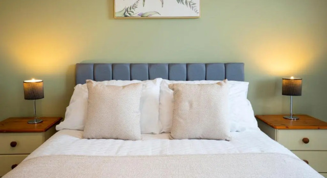 Bright & Modern 4 Bedroom Townhouse