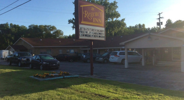 Regency Inn, Rezervați Hotel Bridgeport Michigan