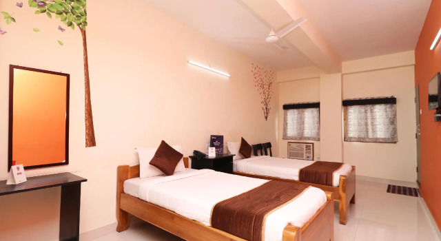 OYO  Collection O 80886 Hotel Sun City, Забронировать Отель Отели Гувахати с парковкой, рядом с Assam State Museum, Парковка