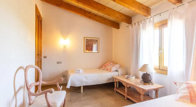 Es Fornes, Rezervasyon Otel Búger 