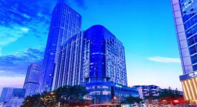 Crescent Moon Hotel (Chengdu Chunxi Road Tianfu Square Station)