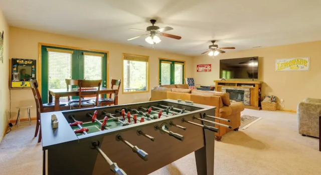 Коттедж с 3 комнатами Beautiful Smoky Mountain Chalet With Game Room!
