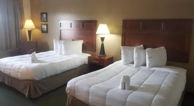 Четырёхместный номер Standard Park Tower Inn