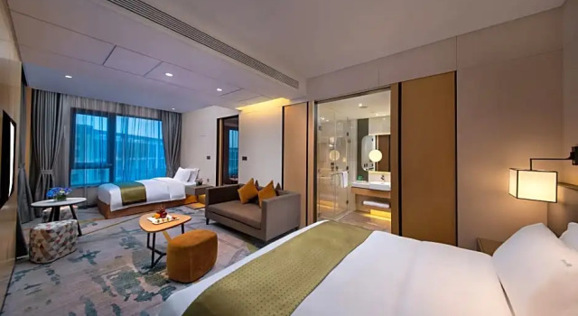 Трёхместный люкс Holiday Inn Hangzhou Airport Zone by IHG