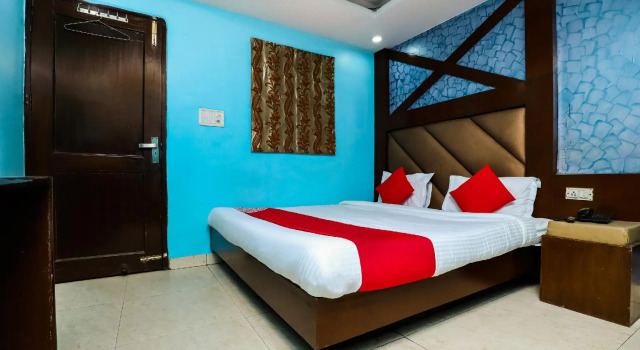 OYO 37557 Hotel Hridey Inn, Забронировать Отель Пахар-Ганж Нью-Дели, рядом с Рынок Садар-Базар