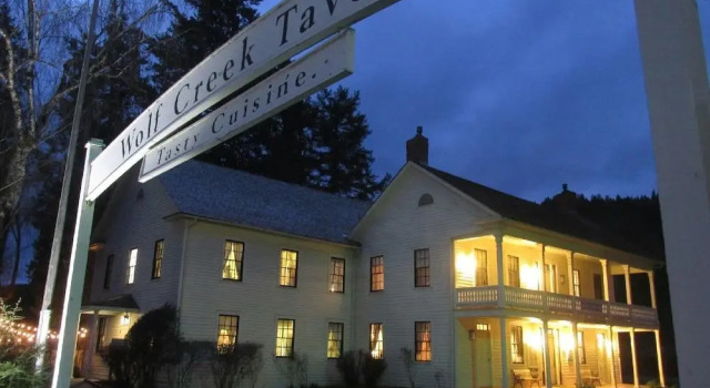 Wolf Creek Inn & Tavern, Book Pension Wolf Creek. USA