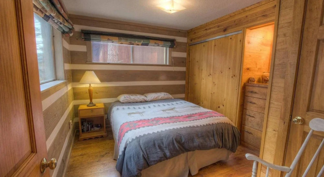 River Rock Retreat by Lake Tahoe Accommodations, Забронировать Отель Саут-Лейк-Тахо South Lake Tahoe Area, рядом с Канатная дорога Эриал-Трамвей
