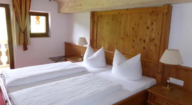Gasthaus - Pension - Café Dörfl, Prenota Hotel Kiefersfelden Chiemgau