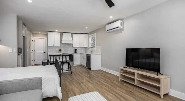 The Nomad 4 Studio Buyout 16 Guests in Hillsboro, Забронировать Апартаменты/квартира Нэшвилл Теннесси, рядом с The Fisher Center for the Performing Arts