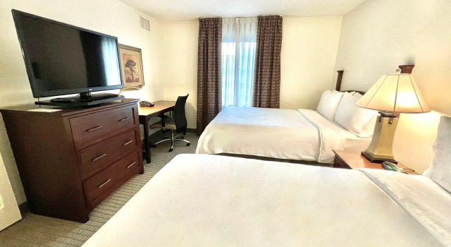 Четырёхместный номер Standard c 1 комнатой Staybridge Suites Detroit-Novi by IHG