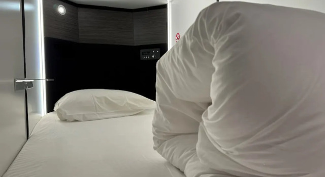 Кровать в общем номере Capsule Hotel Suzumoriya