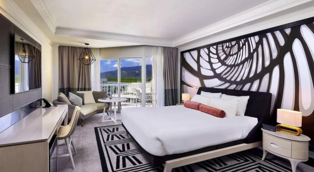 Номер Deluxe с балконом и с видом на гавань Pullman Cairns International