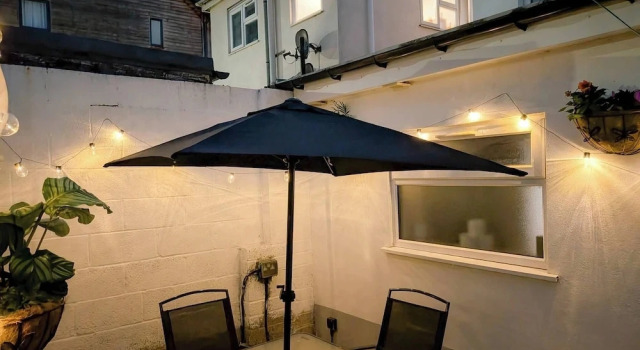 Luxury 3BR Home 20 Mins to London Garden Wi-fi, Boek Vakantiehuis Vakantiehuizen in Gravesend, Cottage