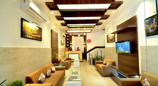 OYO Townhouse 561 Hotel Hollywood Heights, Book Hotel Amritsar Punjab
