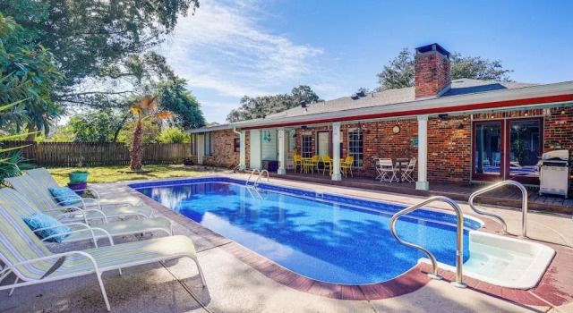 Коттедж 2 Mi to Gulfport Beaches: Poolside Paradise!