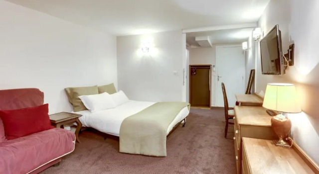 Четырёхместный номер Standard Hotel Opera Maintenon
