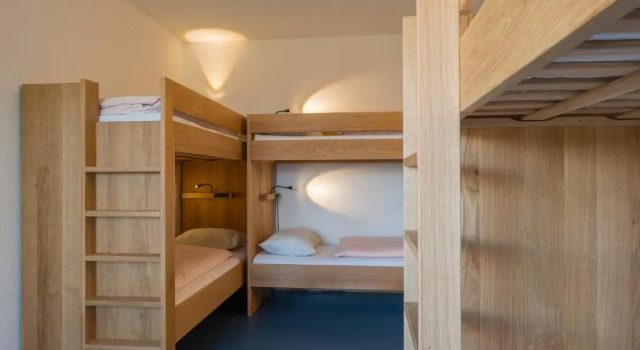 Шестиместный номер Standard Zug Youth Hostel