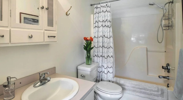 Коттедж Charming Rockaway Beach House, Walk to Ocean