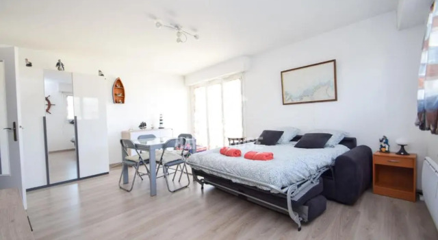 Студия Beau grand studio à proximité du centre et des plages
