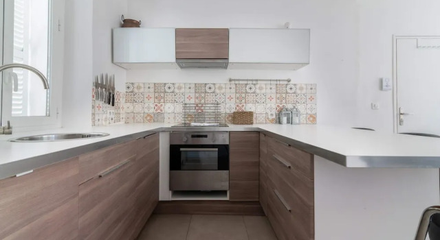 Superb 2BR Central Apt With Private Patio, Забронировать Апартаменты/квартира Апартаменты Канн, рядом с Церковь Нотр-Дам-д'Эсперанс, Апартаменты/квартира