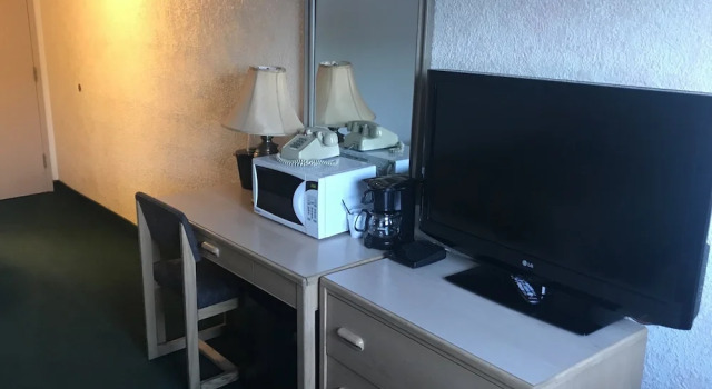 Confederation Inn, Rezervovat Hotel 3hvězdičkové hotely v Saskatoon, 3*