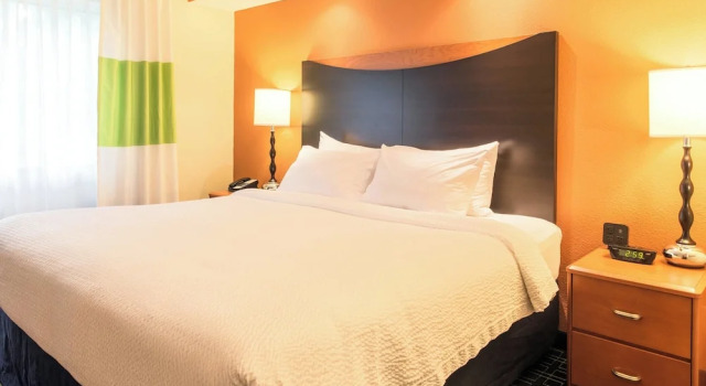 Люкс Fairfield Inn & Suites Canton