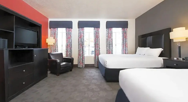 Четырёхместный номер Standard Golden Gate Casino Hotel
