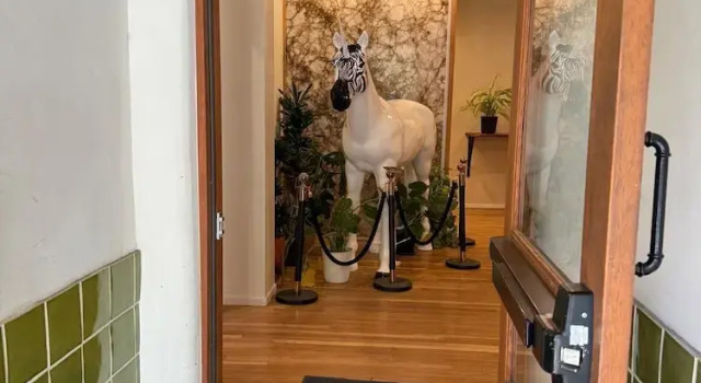Unicorn Zebra, Buchen Sie Hotel Tucson Arizona, in der Nähe von Pima County Public Library