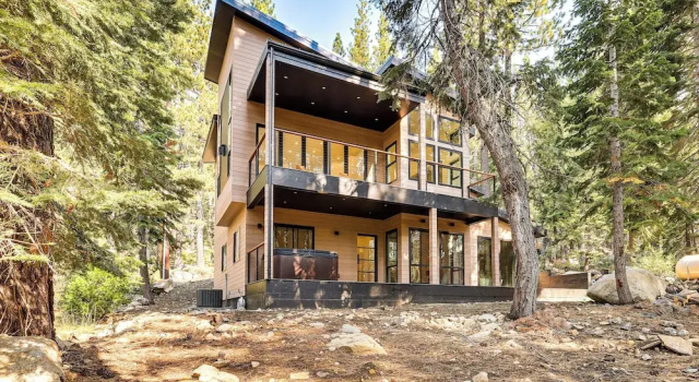 Коттедж 4 Mi to Soda Springs Resort: Hot Tub Hideaway!