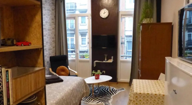 Студия Superbe Studio au 1er étage, proche de la gare du Midi