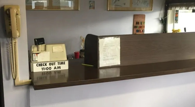 Red Carpet Inn Piqua, Book Hotel Hoteller i Piqua med parkering, Parkering