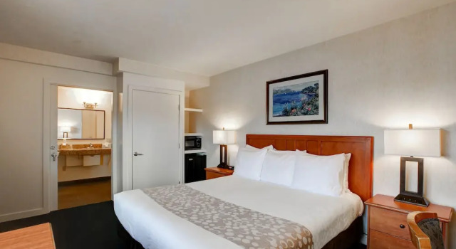 Номер Deluxe Newport Channel Inn