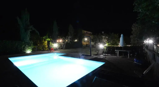 Agriturismo Fattoria Podere Peciano, Забронировать Отель Отели Кортона с бассейном, Бассейн