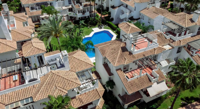 LNM17- Modern 1 bed flat, close to beach and port