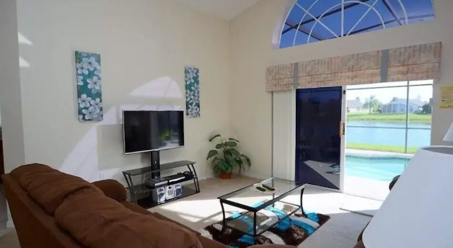 3 Bedroom Orlando Vacation Pool Home With Water View, Hot Tub, Games Room Near Disney!, Rezerwuj Hotel Hotele w Kissimmee z basenem, Basen